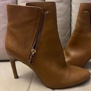 Vince Camuto Tan Leather Pointed-Toe Ankle Booties with Side Zip